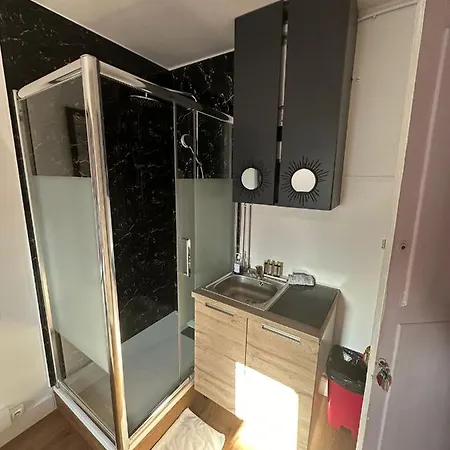 Petit Studette Sous Le Toit In The Heart Of The Fashion And Luxury District Apartamento Paris